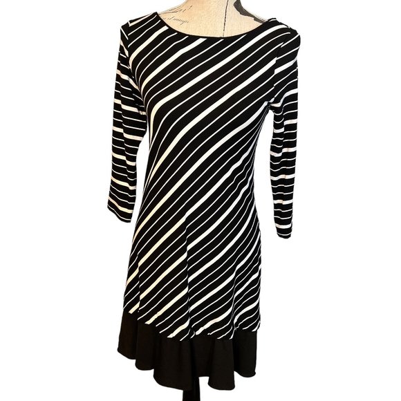 White House Black Market Dresses & Skirts - White House Black Market Striped Ruffle Flounce Hem Shift Knit Dress Size S